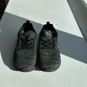 Adidas boy toddler sneakers size 9c color Black